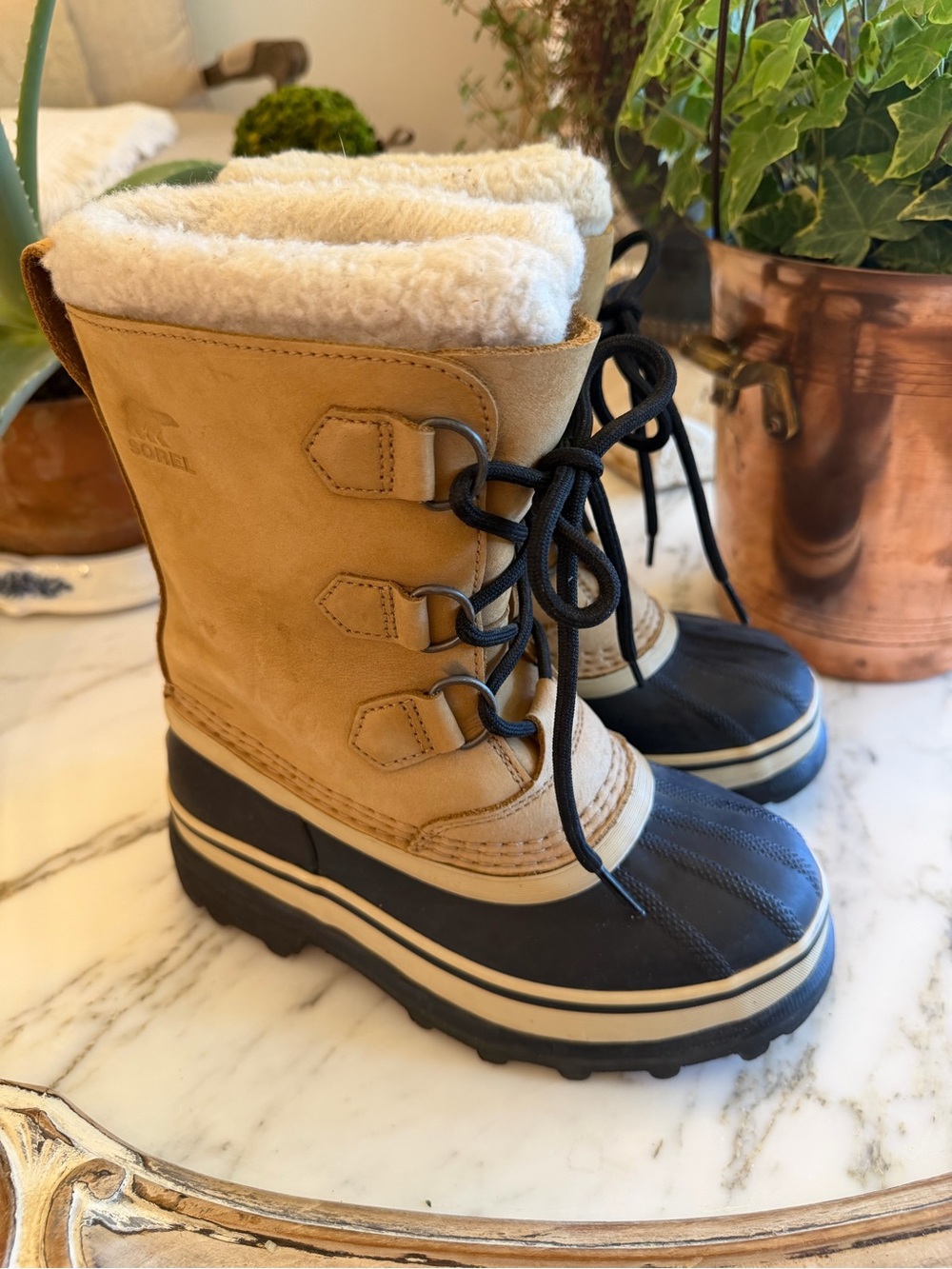 Sorel Kids Caribou Tan and Black Lace-Up Snow Boots size 2